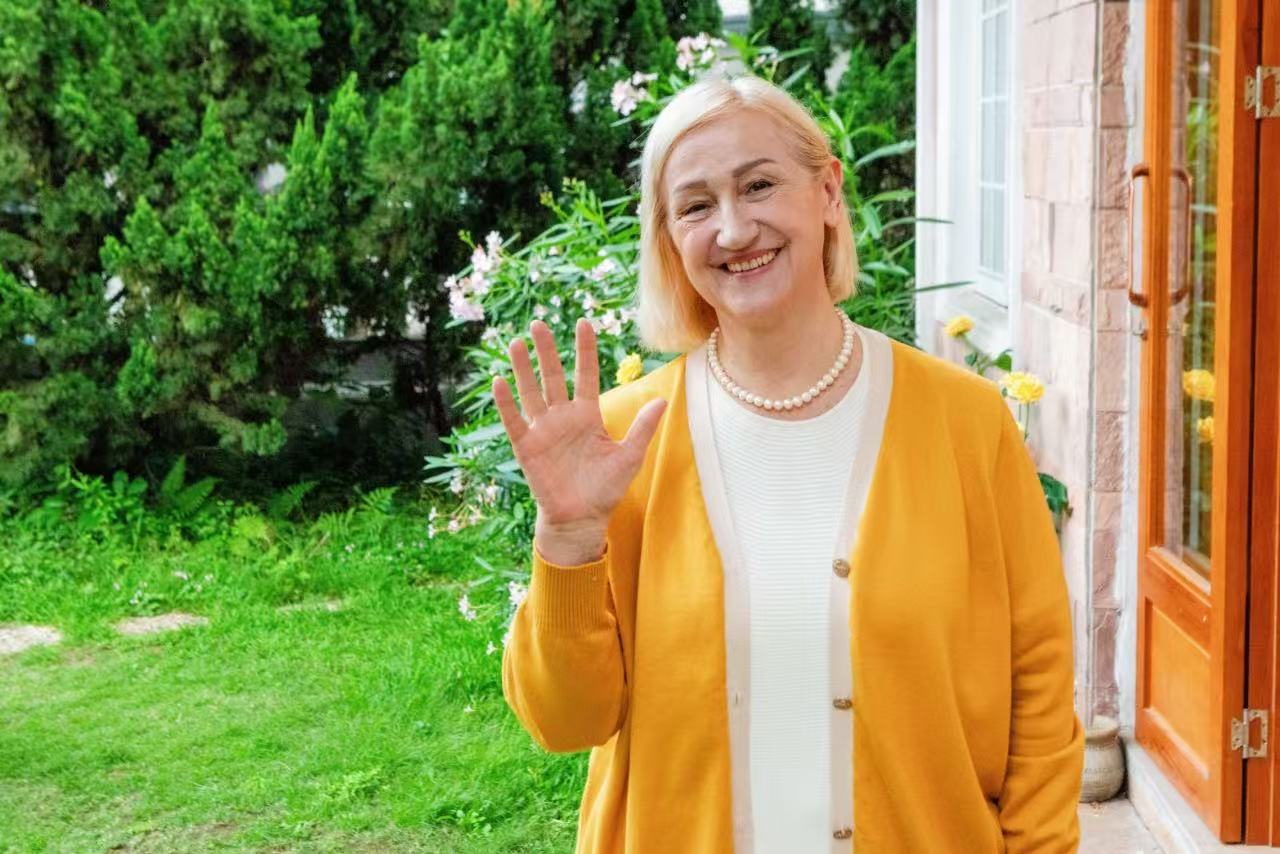 How to Brighten Mom's day with Front-Door smiles?